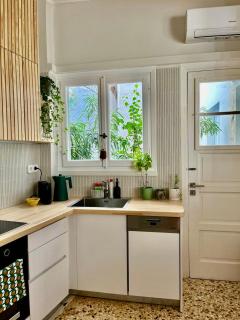 Athens Classic Luxury 2-Bedroom Apartment - 4