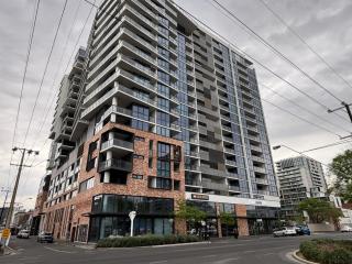 WOW, Luxury, Lvl 16, Central, 2 Bed, Lap Pool, Spa - 8