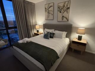 WOW, Luxury, Lvl 16, Central, 2 Bed, Lap Pool, Spa - 2