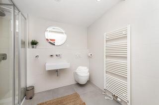 Lovely Artistic 2-bedroom by the river - 7