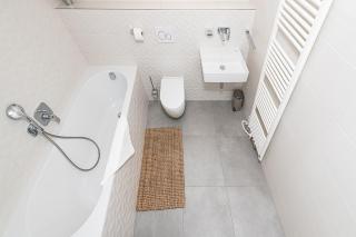 Lovely Artistic 2-bedroom by the river - 6