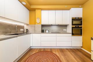 Lovely Artistic 2-bedroom by the river - 5