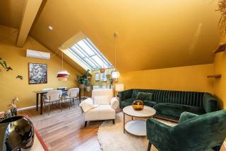 Lovely Artistic 2-bedroom by the river - 3