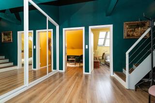 Lovely Artistic 2-bedroom by the river - 2