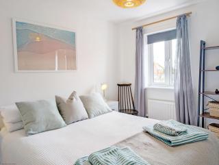Sanderling House, with parking - walk to beach - 7