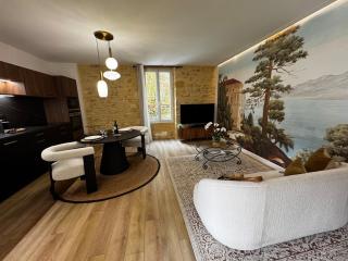 LE MAJORAL Quiet accommodation 5 mins walking from historic town, garden, covered terrace, parking, air cond, private parking, fiber - 1