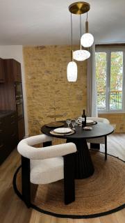 LE MAJORAL Quiet accommodation 5 mins walking from historic town, garden, covered terrace, parking, air cond, private parking, fiber - 4