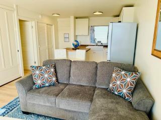 Island Glow Kailua Village #508 free assigned parking, AC, downtown, walk to restaurants, bars and the pier - 6