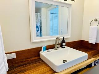 Island Glow Kailua Village #508 free assigned parking, AC, downtown, walk to restaurants, bars and the pier - 5