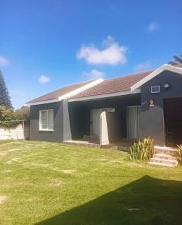 Roots Self Catering Group Unit 3 - 9