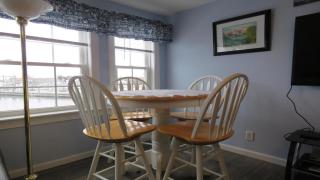 Escape To Yacht - Upstairs Apartment - 4