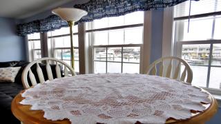 Escape To Yacht - Upstairs Apartment - 3