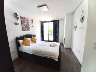 Luxurious 2 Bedroom Apartment in Central London - 3