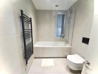 Luxurious 2 Bedroom Apartment in Central London - 2