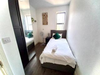 Luxurious 2 Bedroom Apartment in Central London - 1