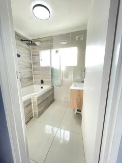 Luxurious Beach House with a View - 9