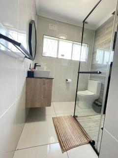 Luxurious Beach House with a View - 3