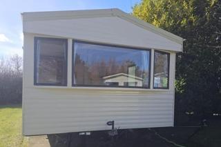 3-Bed Seaside Holiday Home & Parking - 9