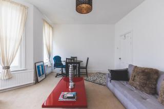Spacious 2-bed apartment in Kensal Green - 4