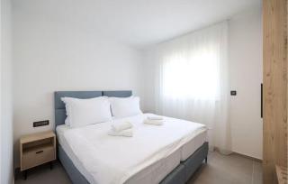 Nice Apartment In Privlaka With House Sea View - 1
