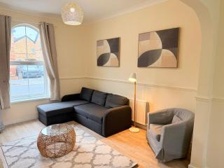 Modern 4 bedroom property 8 beds wifi smart tv games room pool table - 5