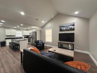 Bright and Cozy 4BR Home Away from Home - 6