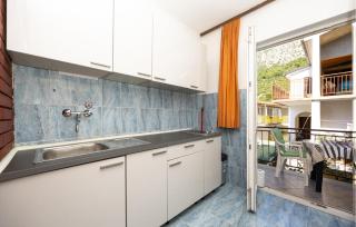 2 Bedroom Cozy Apartment In Podaca - 8