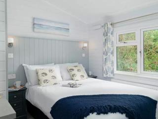 Merley Woodland Superior4 Lodge with Hot Tub - 8