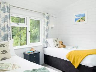 Merley Woodland Superior4 Lodge with Hot Tub - 3