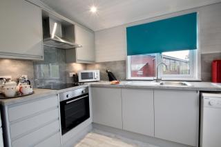 2 Bedroom Select Lodge with Park Facilities - 9