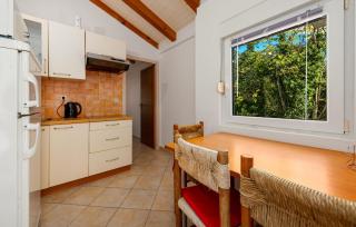 Beautiful Apartment In Lukoran With Wifi - 3