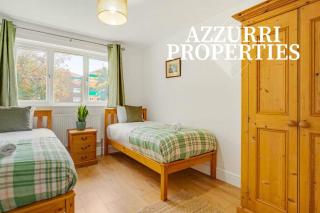 Cozy Three-Bedroom Property at Grantham Road By Azzurri Properties Short Lets & Serviced Accommodation with Free Parking Spaces - 8
