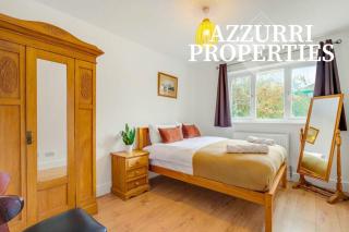 Cozy Three-Bedroom Property at Grantham Road By Azzurri Properties Short Lets & Serviced Accommodation with Free Parking Spaces - 4
