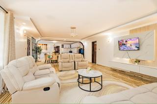 Golden View Manor - 9