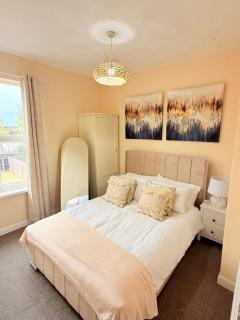 Modern 4 bedroom property 8 beds wifi smart tv games room pool table - 9