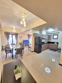 Three Bedroom The Radiance Manila Bay View with Pool and Free Parking - 0