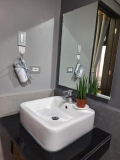 Three Bedroom The Radiance Manila Bay View with Pool and Free Parking - 6