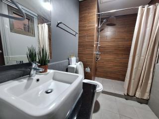 Three Bedroom The Radiance Manila Bay View with Pool and Free Parking - 4