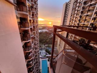 Three Bedroom The Radiance Manila Bay View with Pool and Free Parking - 2