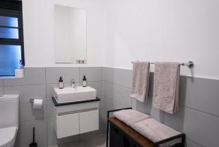 The Precinct Luxury Apartment - Waterfall - 6