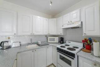 Rum Runner - Golden View 328 - 4