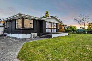 Fresh and inviting home in quiet setting, Hamilton - 6