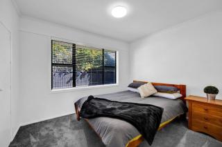 Fresh and inviting home in quiet setting, Hamilton - 3