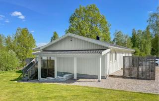 4 Bedroom Nice Home In Äspered - 2