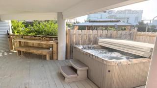 5 Brs, Hot Tub Roof Top, 2Nd Off The Ocean - 1