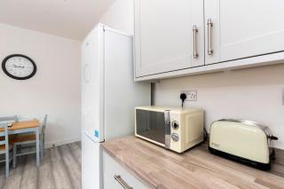 2-Bed House•Free Parking•WiFi•Long Stays Welcome - 4