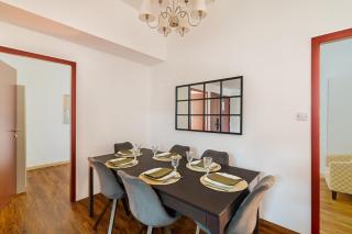 Prime Spacious 5Bedroom plus Maidroom on JBR Beach near Metro ,Walk to The Mall, Dining & Entertainment - By Sunkissed Holiday Homes - 3