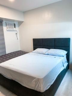 2BR Across SM San Lazaro Self Check-In & Parking Option - 6