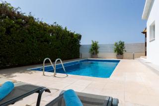 Bungalow Alexia - Garden Oasis near Coral Bay Beach - 2