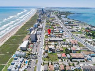 Four Bedroom Two Level Home Near Beach - 8